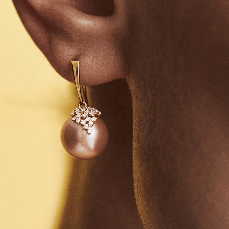 Mads Z Øreringe Chloé øreringe med diamanter og kulturperle - 14K 1513025