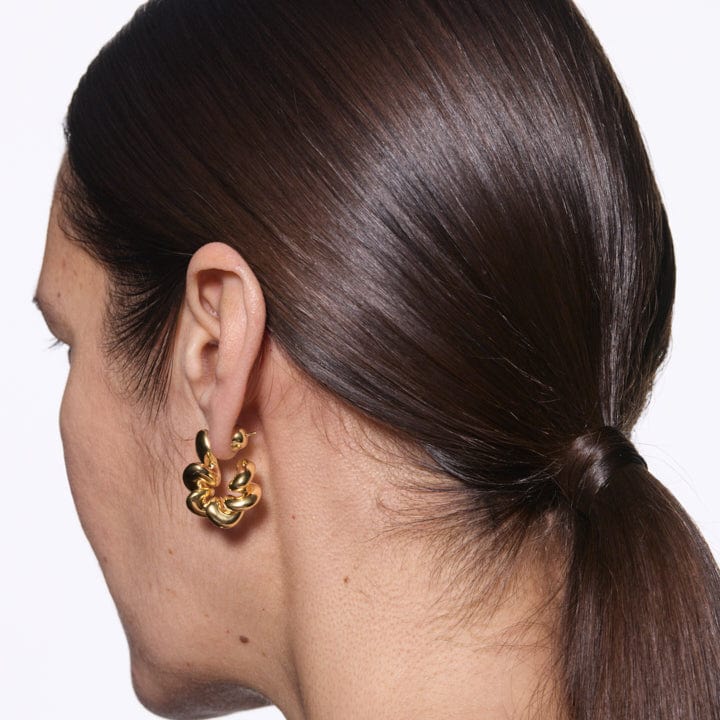 Maria Black Øreringe Coil Hoop Medium - forgyldt
