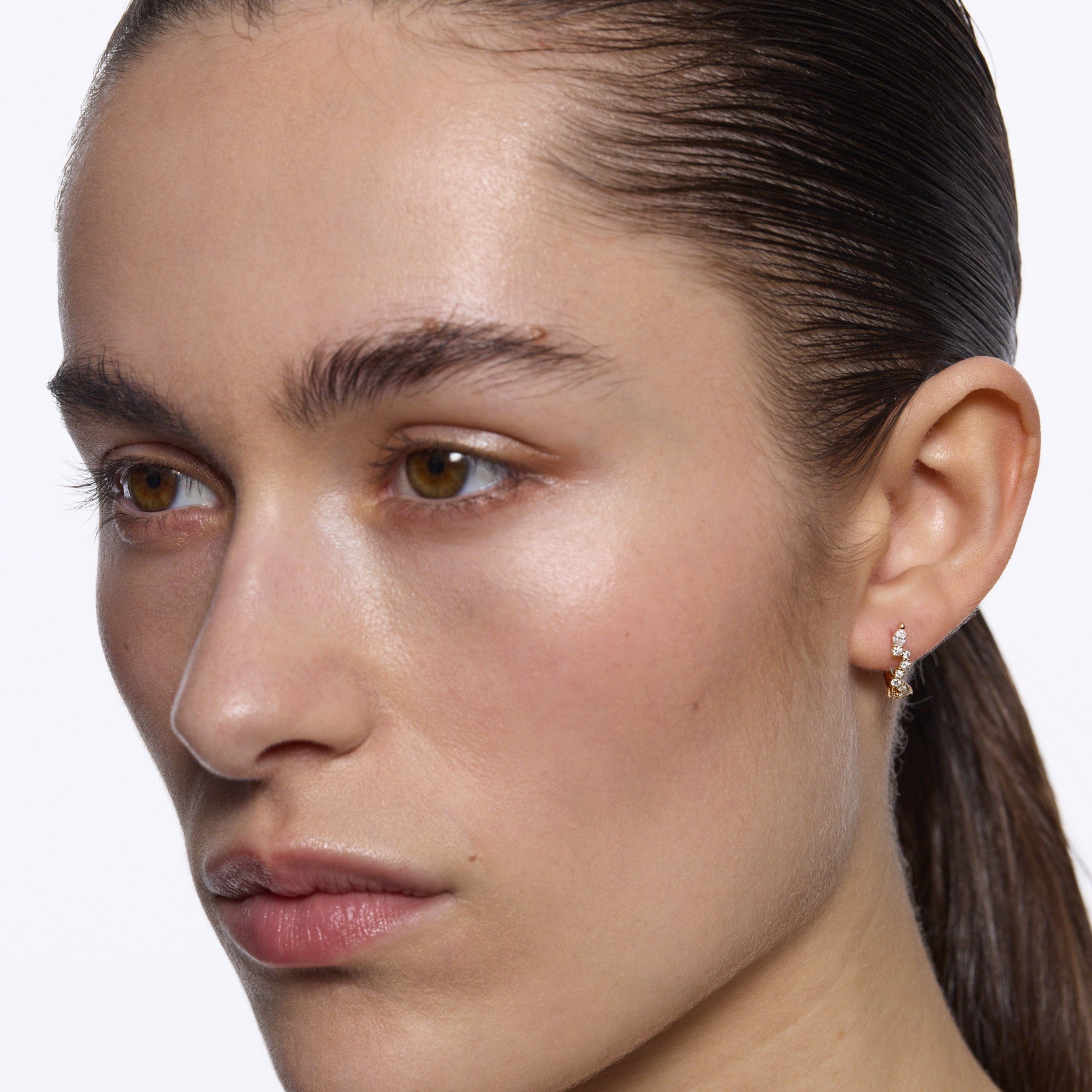 Maria Black Øreringe Concrete Sky huggie ørering med labgrown diamanter - 14 karat guld