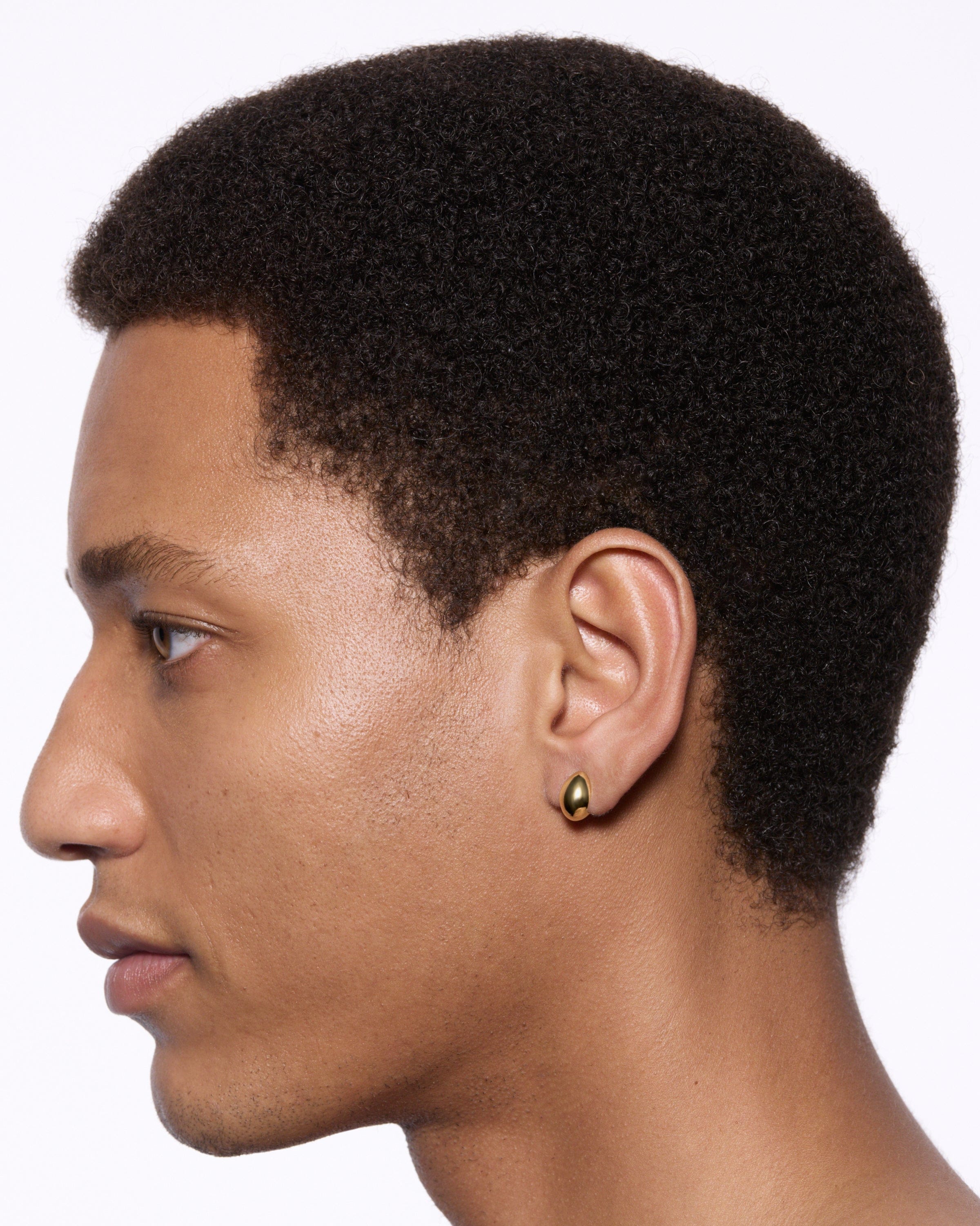 Maria Black Finney Huggie øreringe - Forgyldt