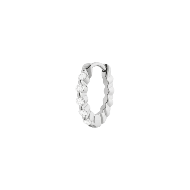 Maria Black Øreringe True Romance 10 huggie med labgrown diamanter - 14K hvidguld