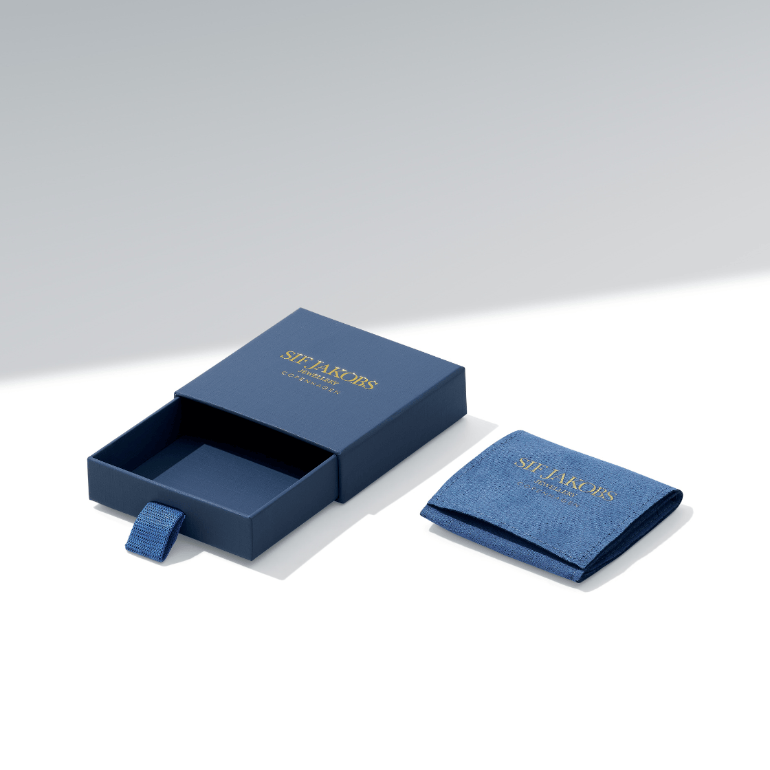 Sif Jakobs Smykkesæt Essenza ovale sæt med halskæde og øreringe - forgyldt SJ-E-S2744-CZ-YG