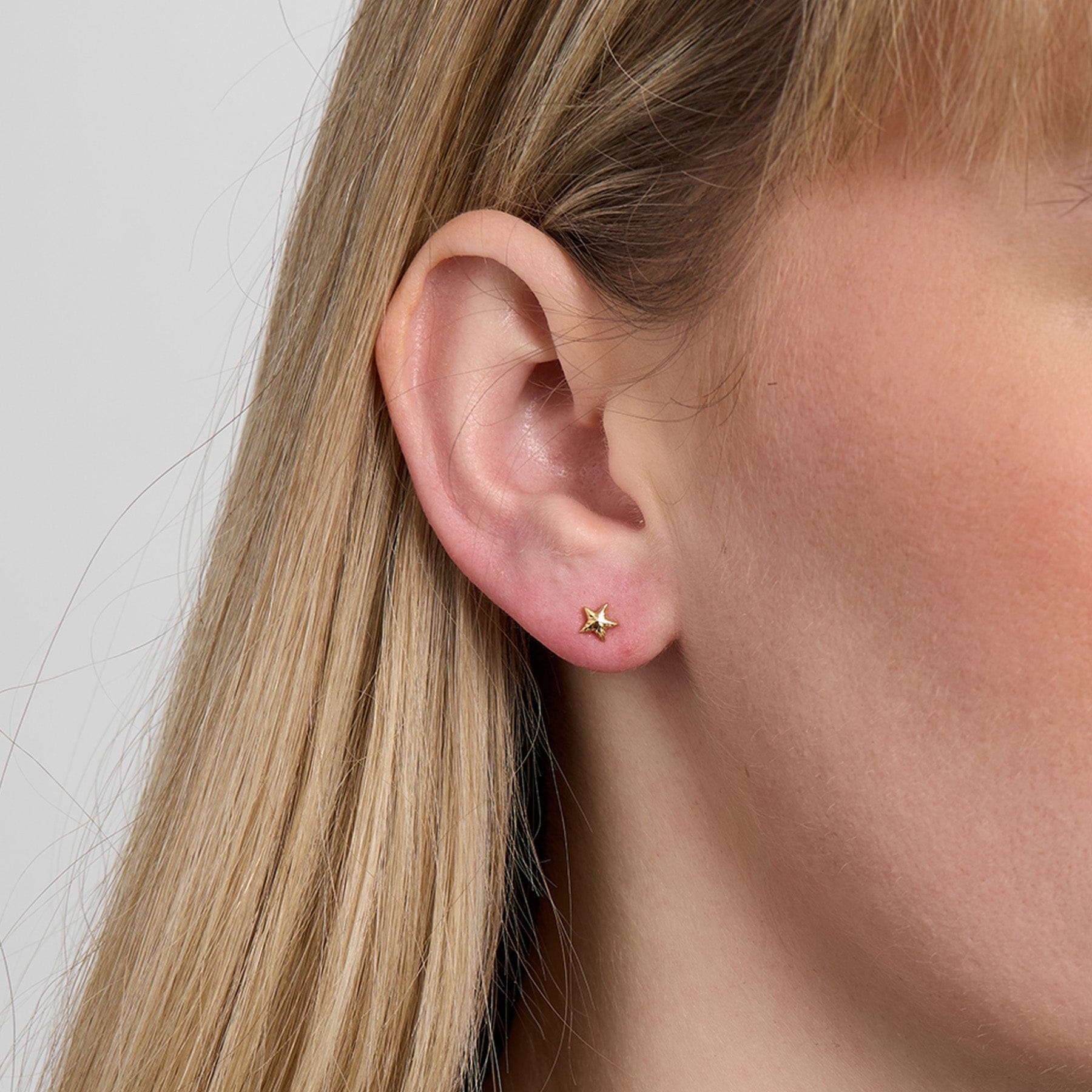 Studio Z Shiny star ørestikker - forgyldt 7210360